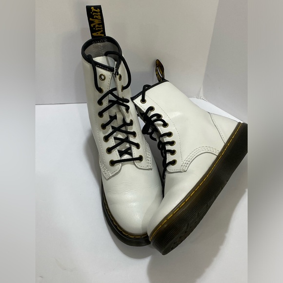 SOLD 🚨 Dr. Martens Leather Lace Up Boots - Picture 4 of 15